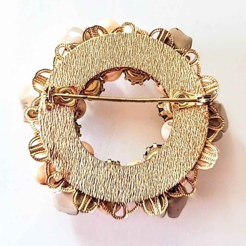 VINTAGE BEIGE PEARL AB CRYSTAL ROUND CIRCLE BROOCH - Picture 4 of 7